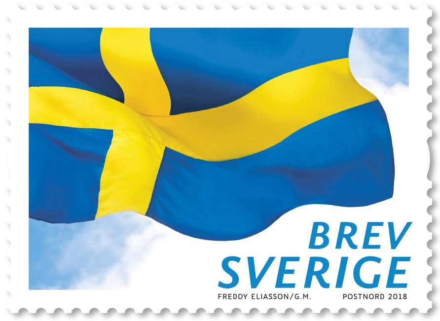 Frimärke med motiv svenska flaggan.