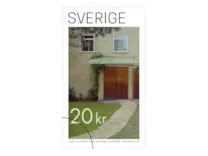 Rullfrimärke med motiv av en brun dörr.